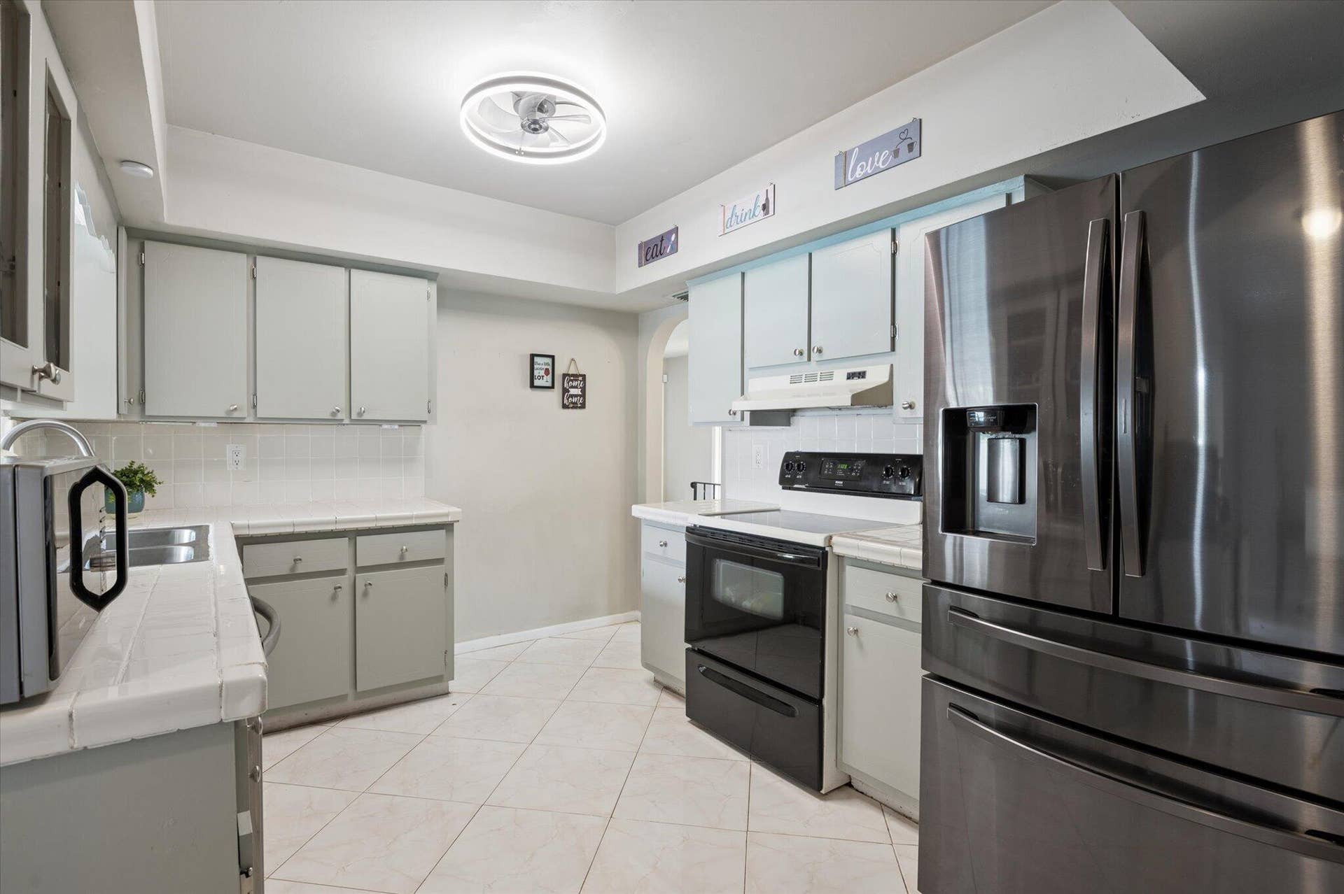 11913 NW 31st Street, Coral Springs, FL 33065 Kitchen with newer refrigerator (2020)