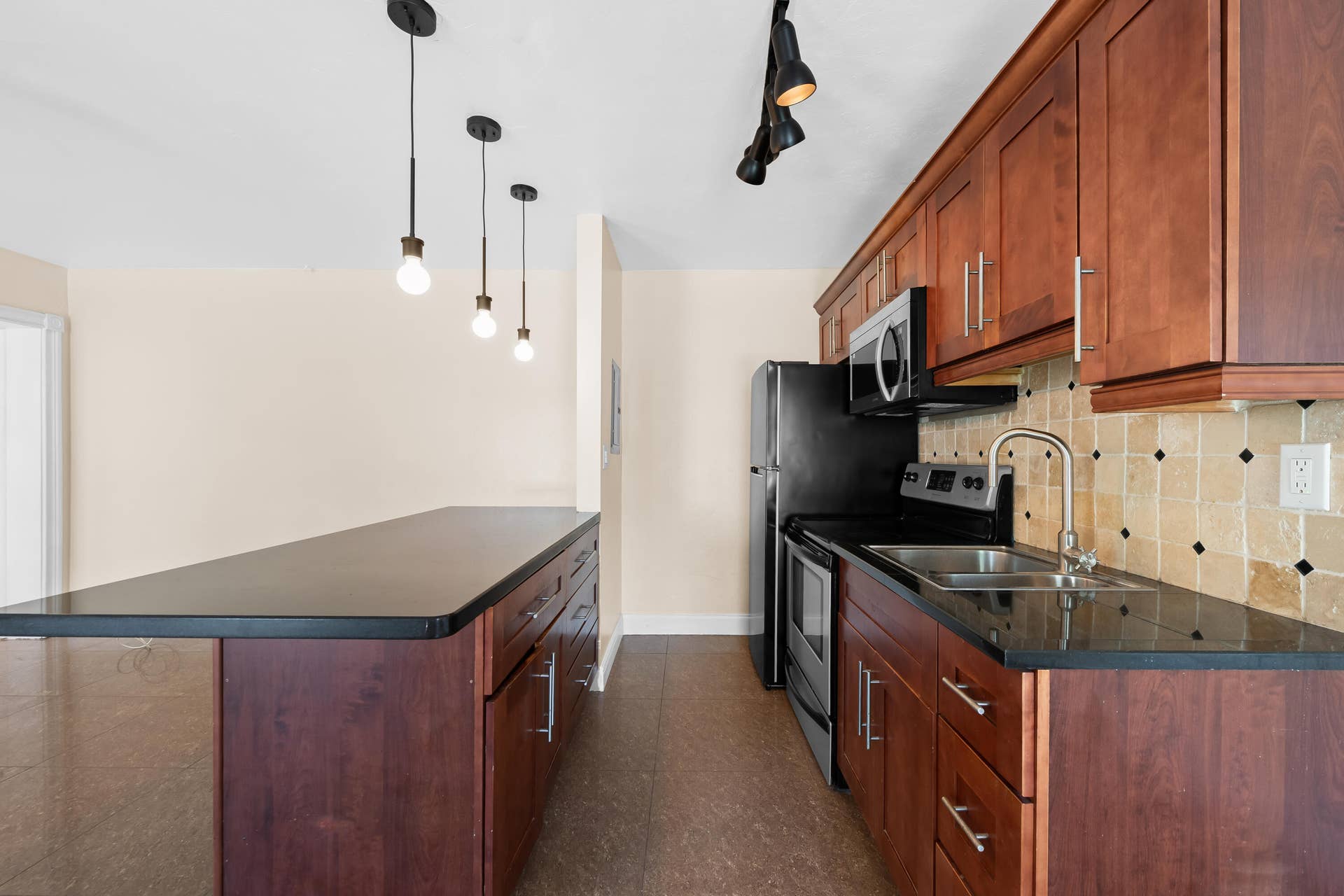 4300 N OCEAN Drive, #1-3, Lauderdale By The Sea, FL 33308 Unit B
