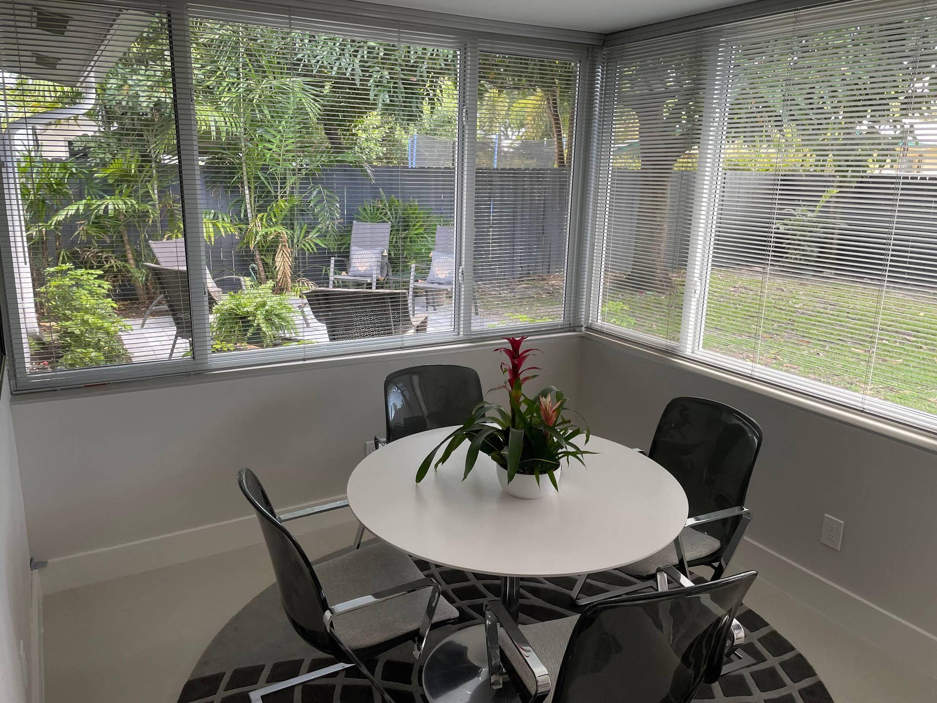 1400 NE 23RD Street, Wilton Manors, FL 33305 DINING TABLE