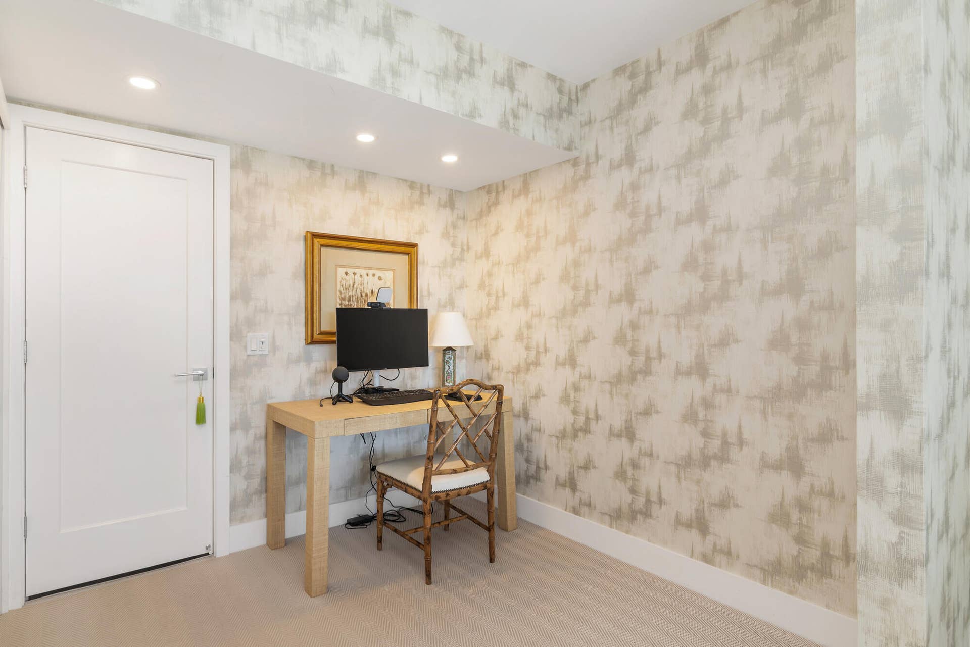 2784 S OCEAN Boulevard, #301E, Palm Beach, Palm Beach, FL 33480 Desk area