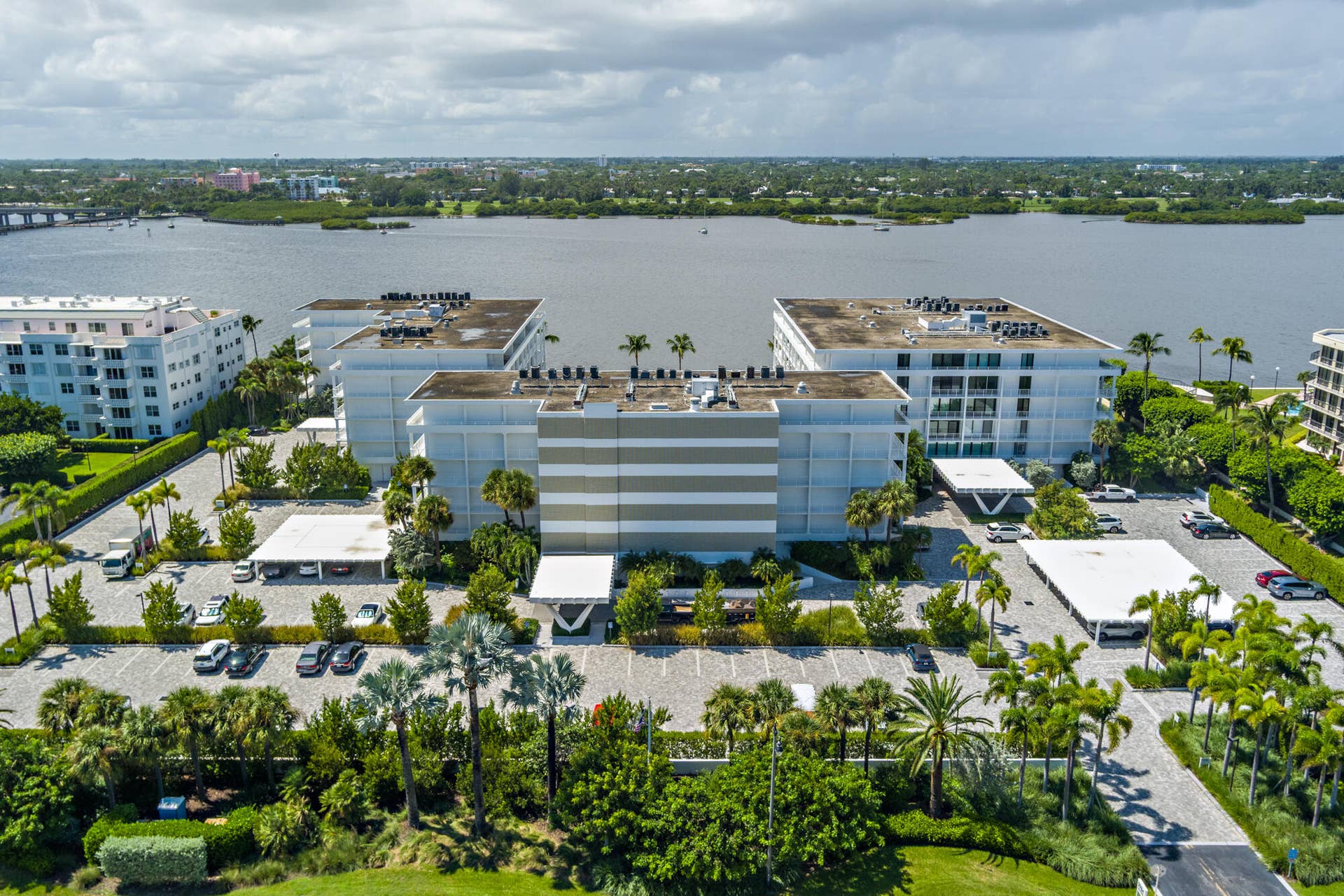 2784 S OCEAN Boulevard, #301E, Palm Beach, Palm Beach, FL 33480 Middle building