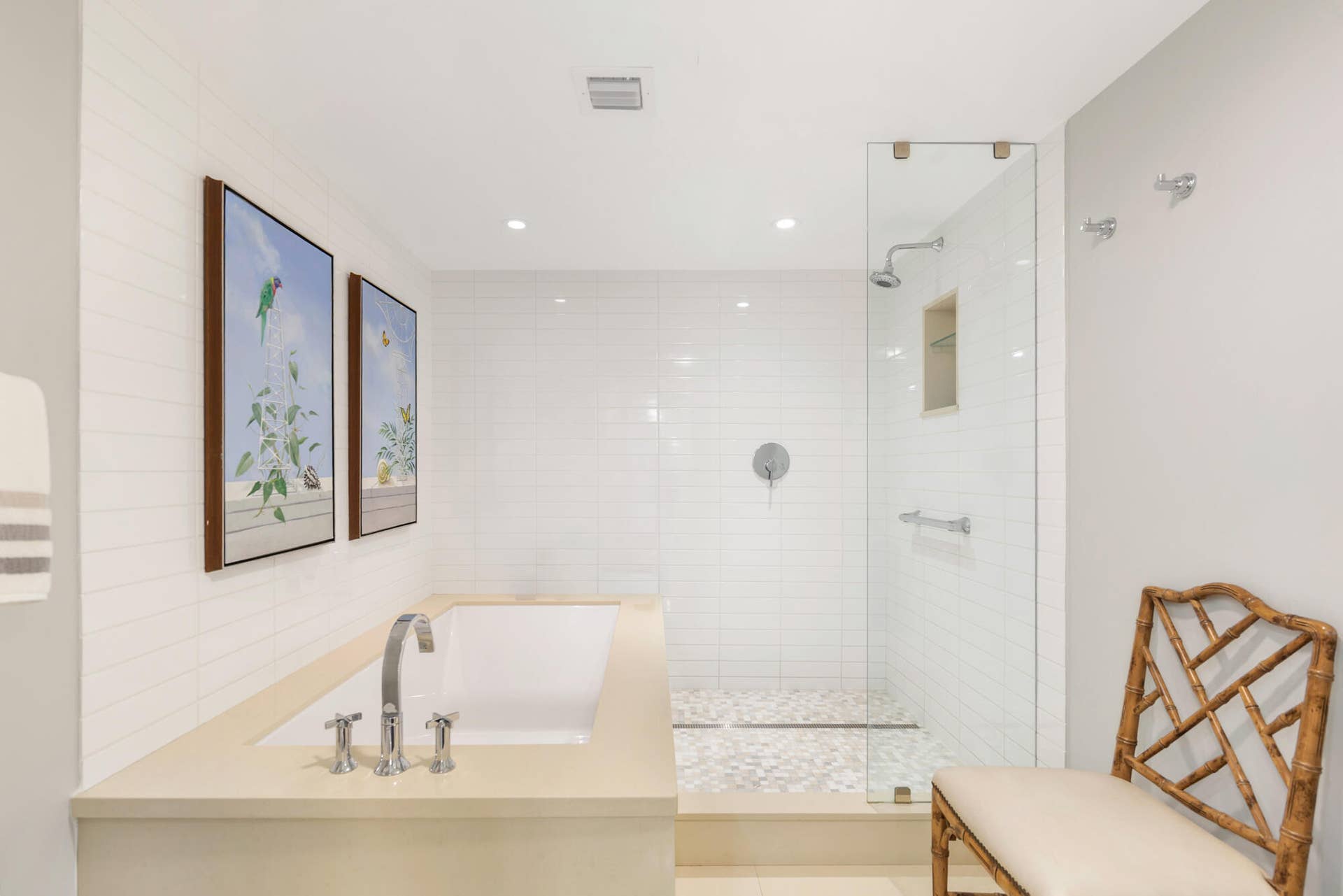 2784 S OCEAN Boulevard, #301E, Palm Beach, Palm Beach, FL 33480 tub and shower