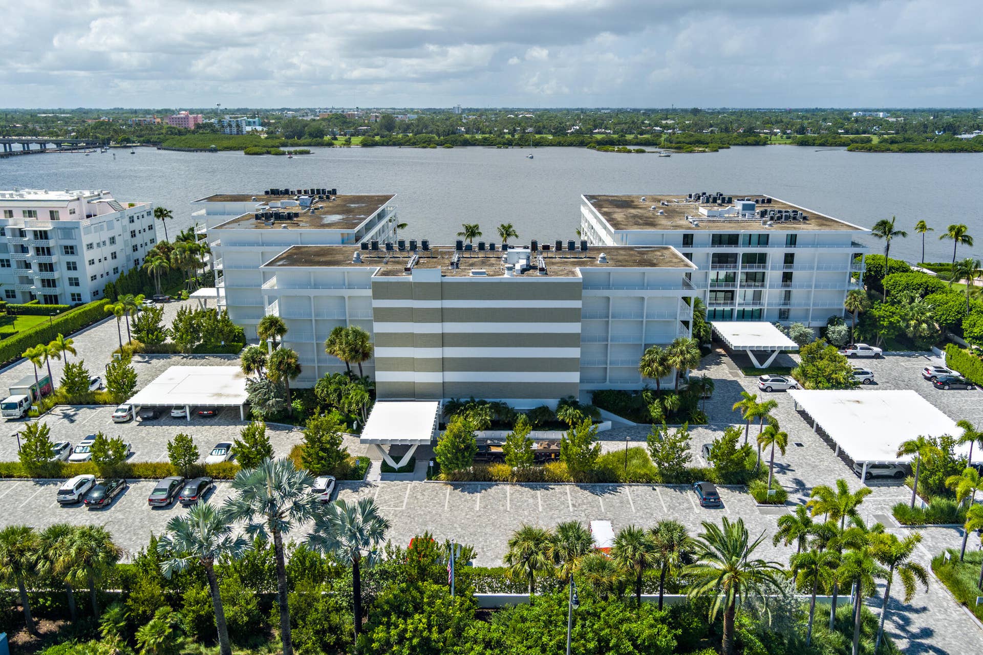 2784 S OCEAN Boulevard, #301E, Palm Beach, Palm Beach, FL 33480 Beautiful landscaping and parking area
