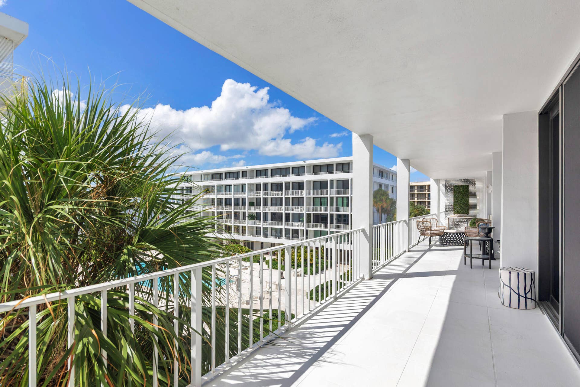 2784 S OCEAN Boulevard, #301E, Palm Beach, Palm Beach, FL 33480 Great for entertaining