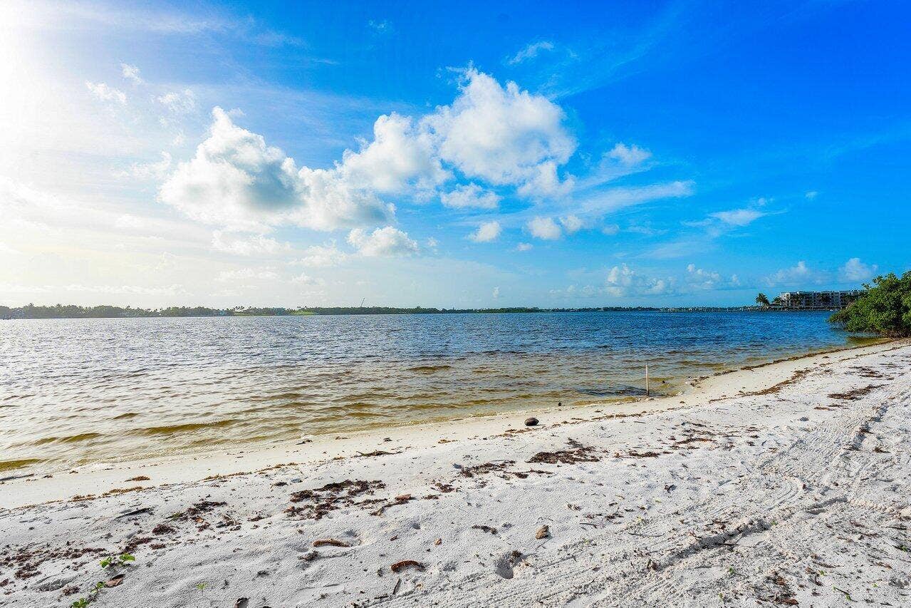 910 VIA VILLAGIO, Hypoluxo, FL 33462 044-910ViaVillagio-Hypoluxo-FL-33462-SMA