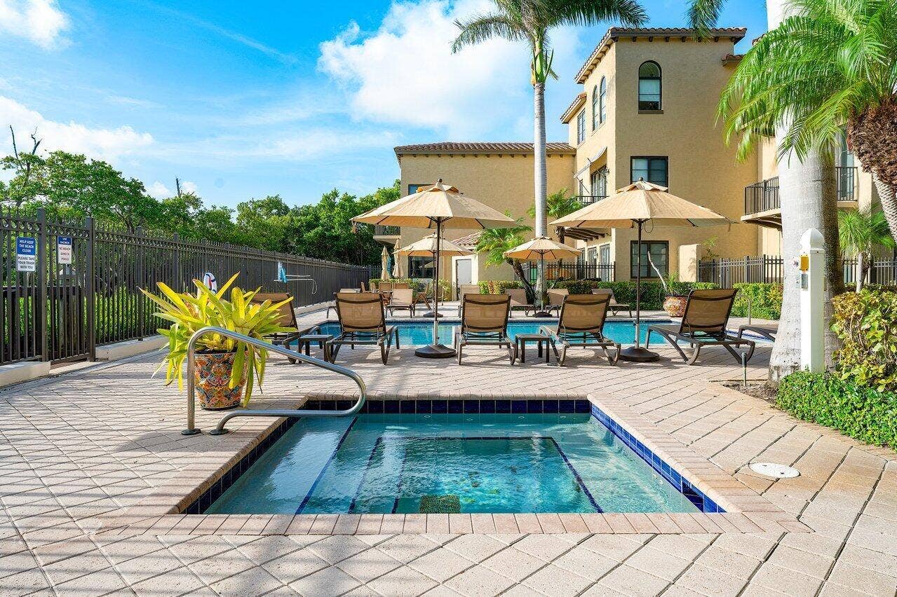 910 VIA VILLAGIO, Hypoluxo, FL 33462 038-910ViaVillagio-Hypoluxo-FL-33462-SMA
