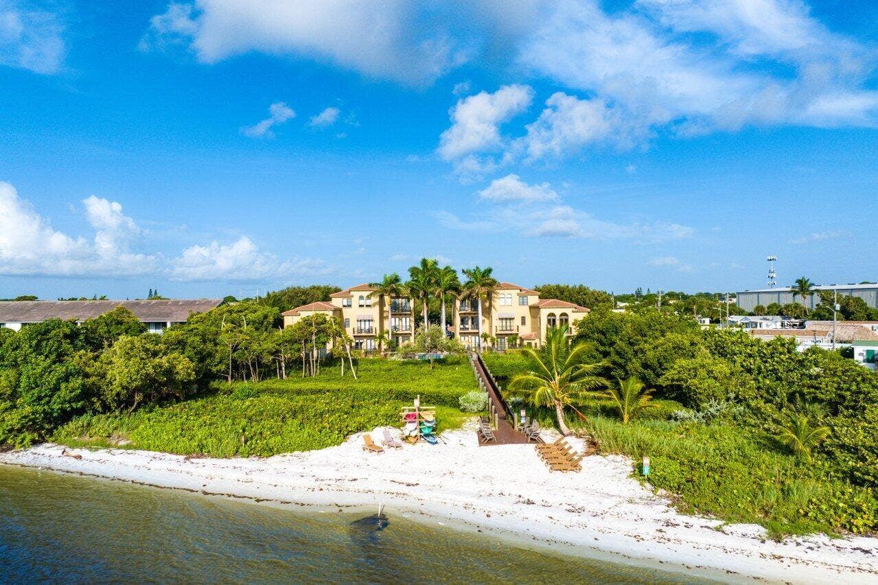 910 VIA VILLAGIO, Hypoluxo, FL 33462 045-910ViaVillagio-Hypoluxo-FL-33462-SMA