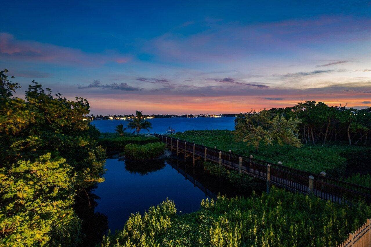 910 VIA VILLAGIO, Hypoluxo, FL 33462 ext