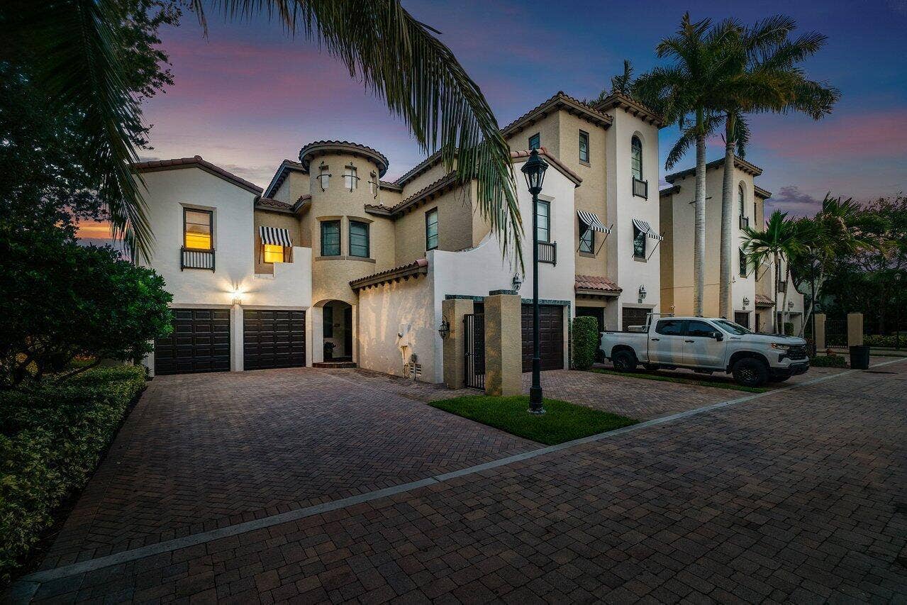 910 VIA VILLAGIO, Hypoluxo, FL 33462 061-910ViaVillagio-Hypoluxo-FL-33462-SMA