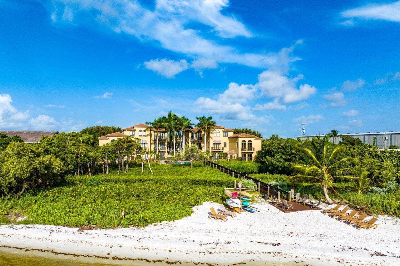 910 VIA VILLAGIO, Hypoluxo, FL 33462 051-910ViaVillagio-Hypoluxo-FL-33462-SMA