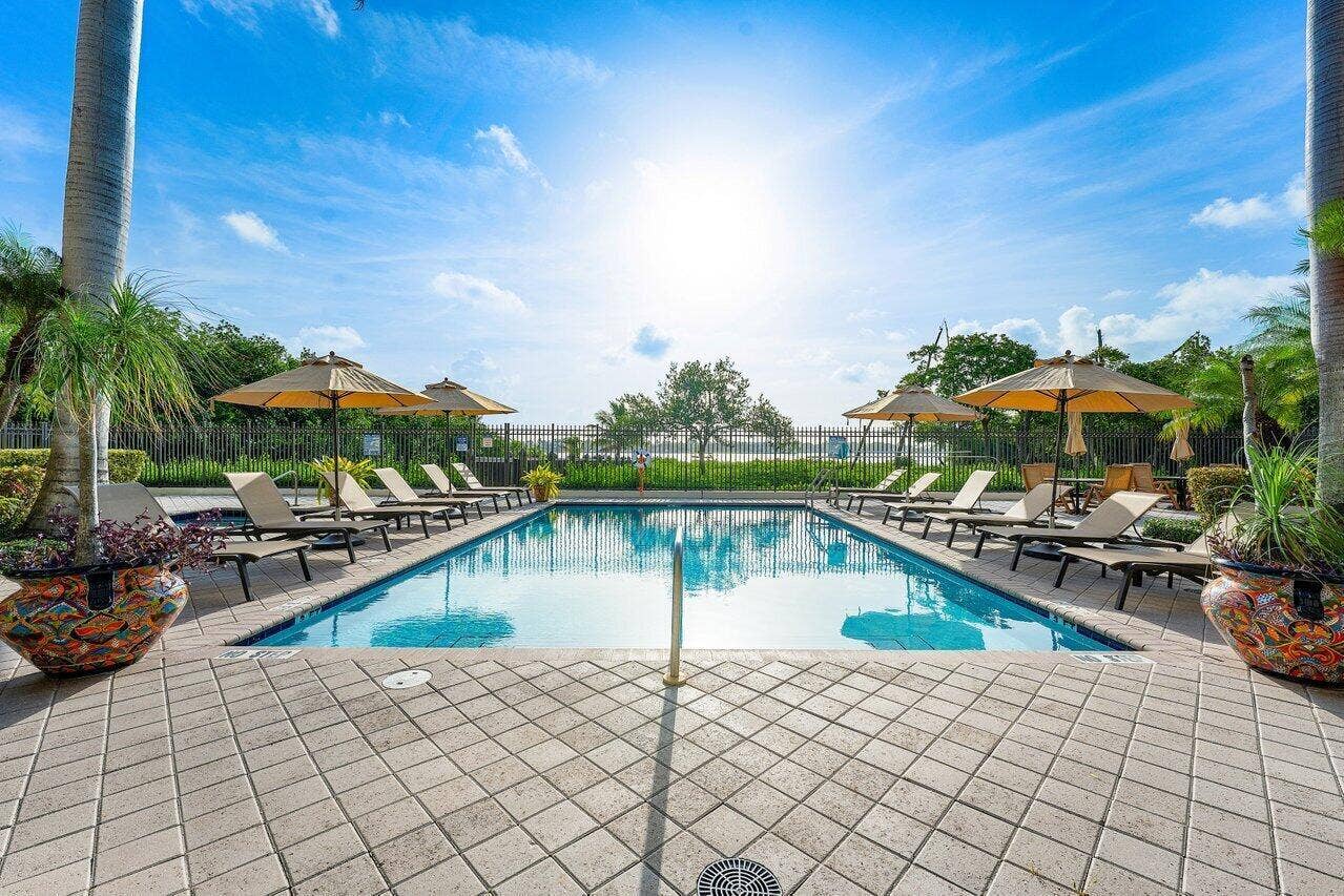 910 VIA VILLAGIO, Hypoluxo, FL 33462 036-910ViaVillagio-Hypoluxo-FL-33462-SMA
