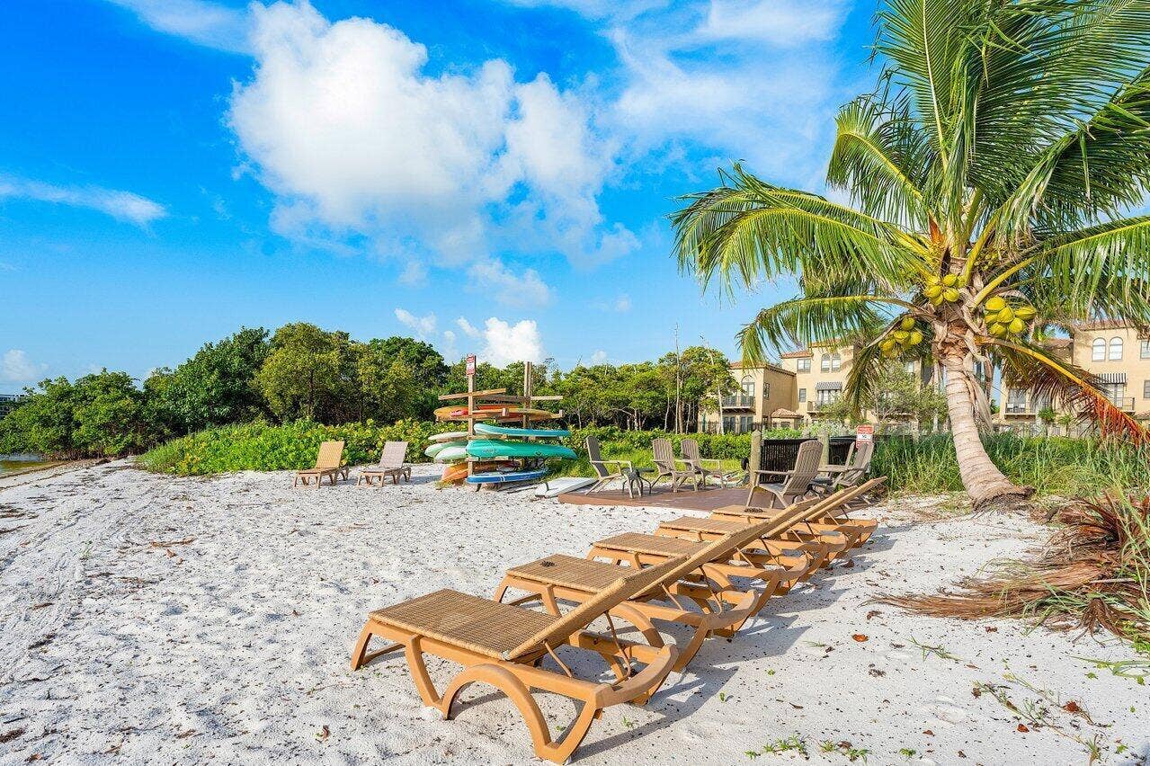 910 VIA VILLAGIO, Hypoluxo, FL 33462 043-910ViaVillagio-Hypoluxo-FL-33462-SMA