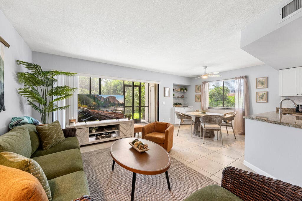 1605 S US HIGHWAY 1, #F106, Jupiter, FL 33477 Great Room
