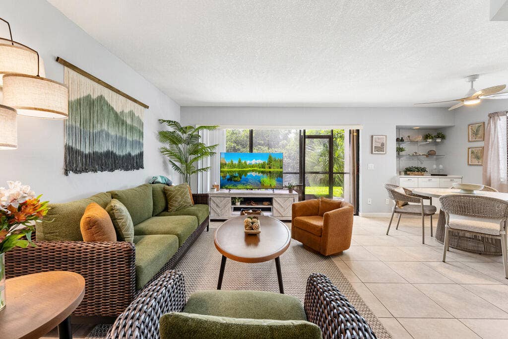 1605 S US HIGHWAY 1, #F106, Jupiter, FL 33477 Great Room