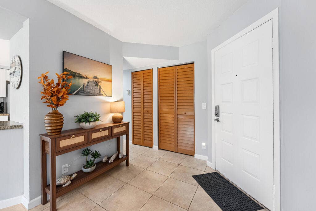 1605 S US HIGHWAY 1, #F106, Jupiter, FL 33477 Entrance