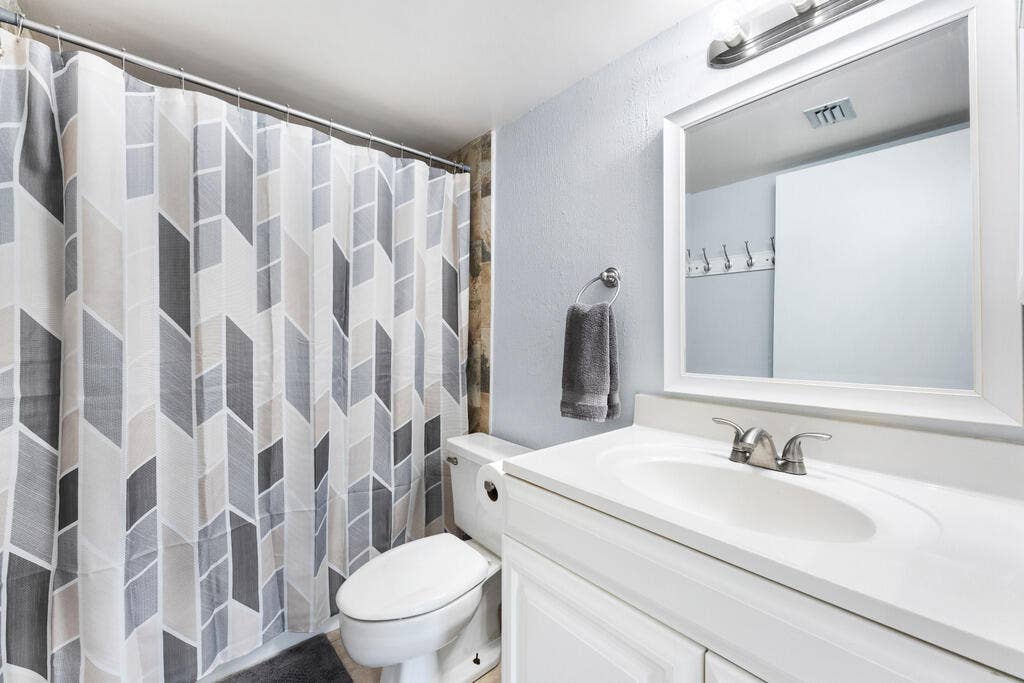 1605 S US HIGHWAY 1, #F106, Jupiter, FL 33477 Primary Bath