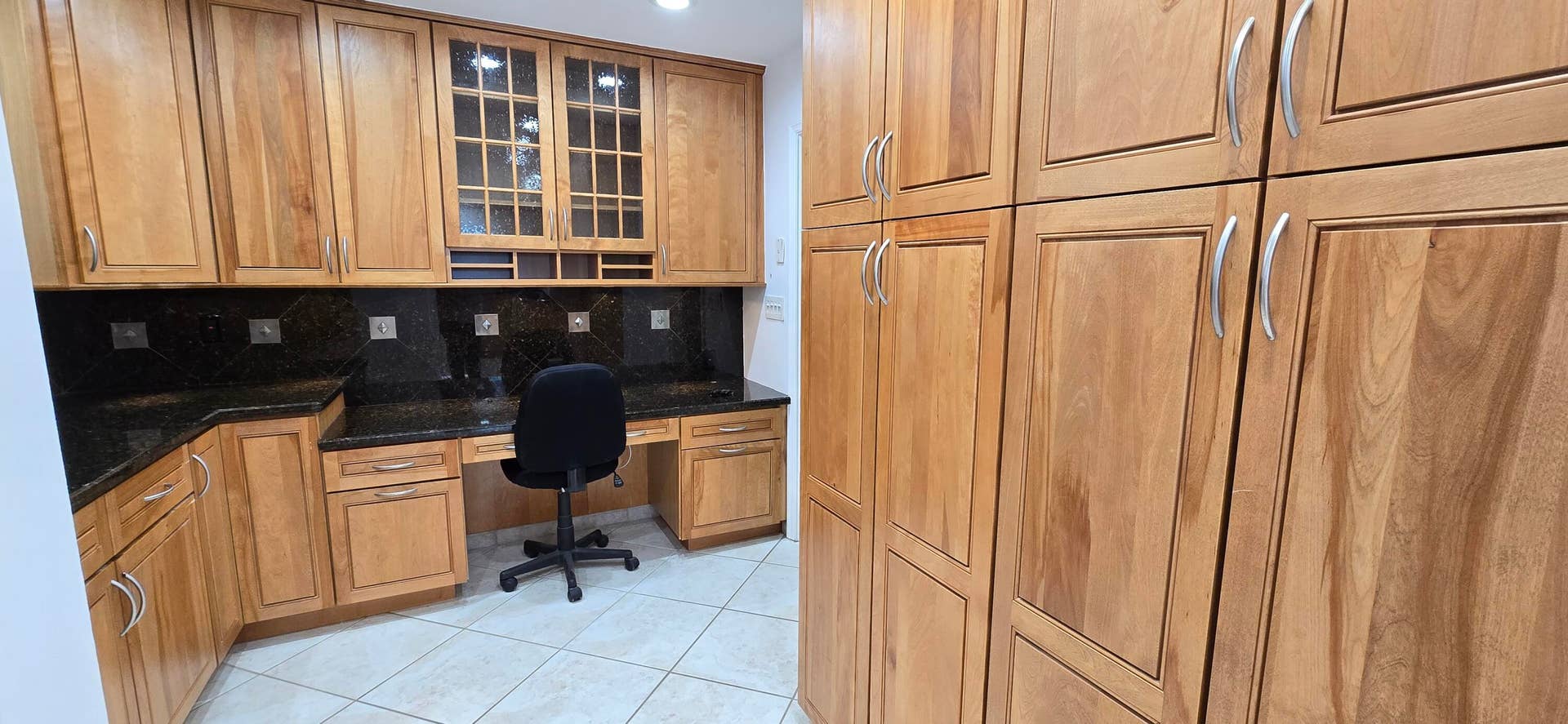 4011 NE 27th Terrace, Lighthouse Point, FL 33064 Ample built in storage, pantry & office