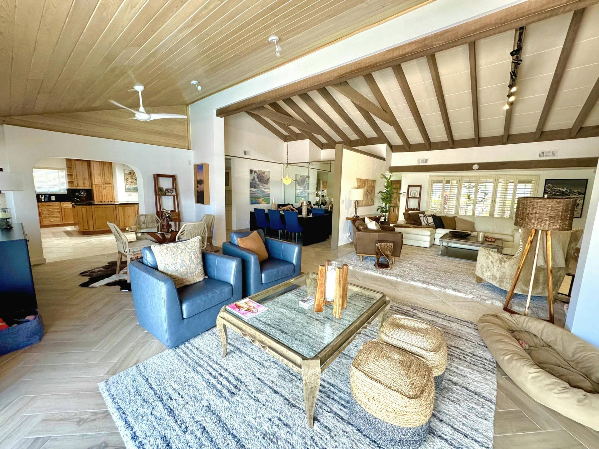 4011 NE 27th Terrace, Lighthouse Point, FL 33064 Beautiful beam ceilings great room