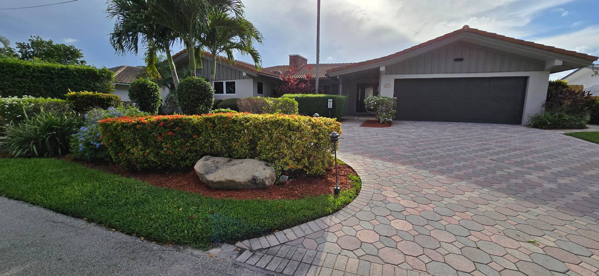 4011 NE 27th Terrace, Lighthouse Point, FL 33064 Intracoastal No fixed bridge pool home