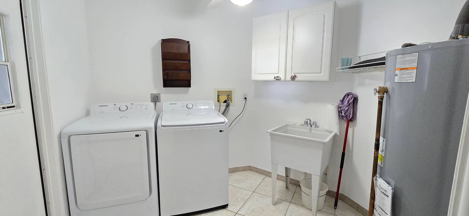 4011 NE 27th Terrace, Lighthouse Point, FL 33064 Laundry room inside