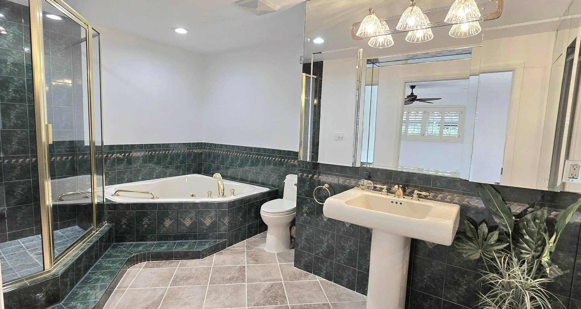4011 NE 27th Terrace, Lighthouse Point, FL 33064 Master bath walk in shower & jet tub