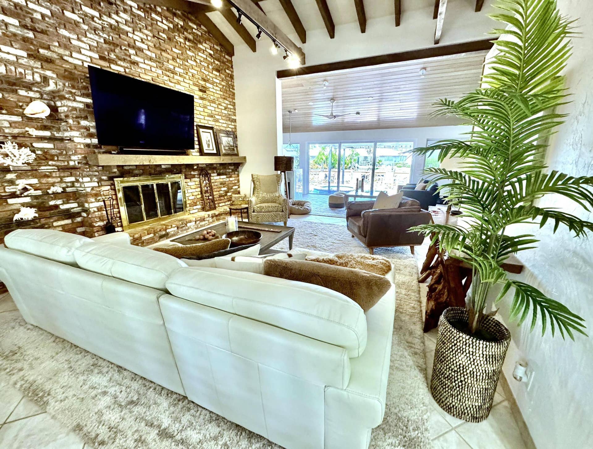 4011 NE 27th Terrace, Lighthouse Point, FL 33064 Living w fireplace & cathedral ceilings