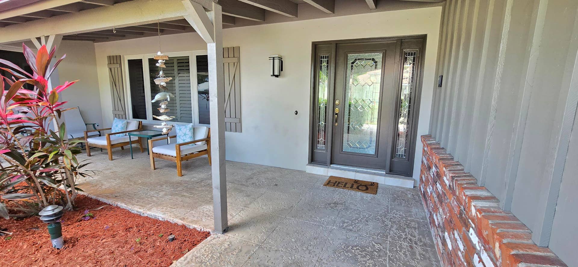4011 NE 27th Terrace, Lighthouse Point, FL 33064 Front porch