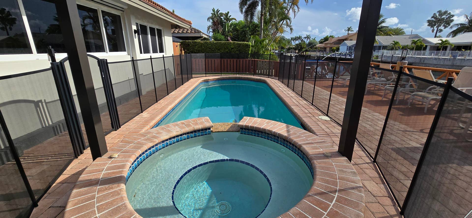 4011 NE 27th Terrace, Lighthouse Point, FL 33064 Pool & Spa on the water