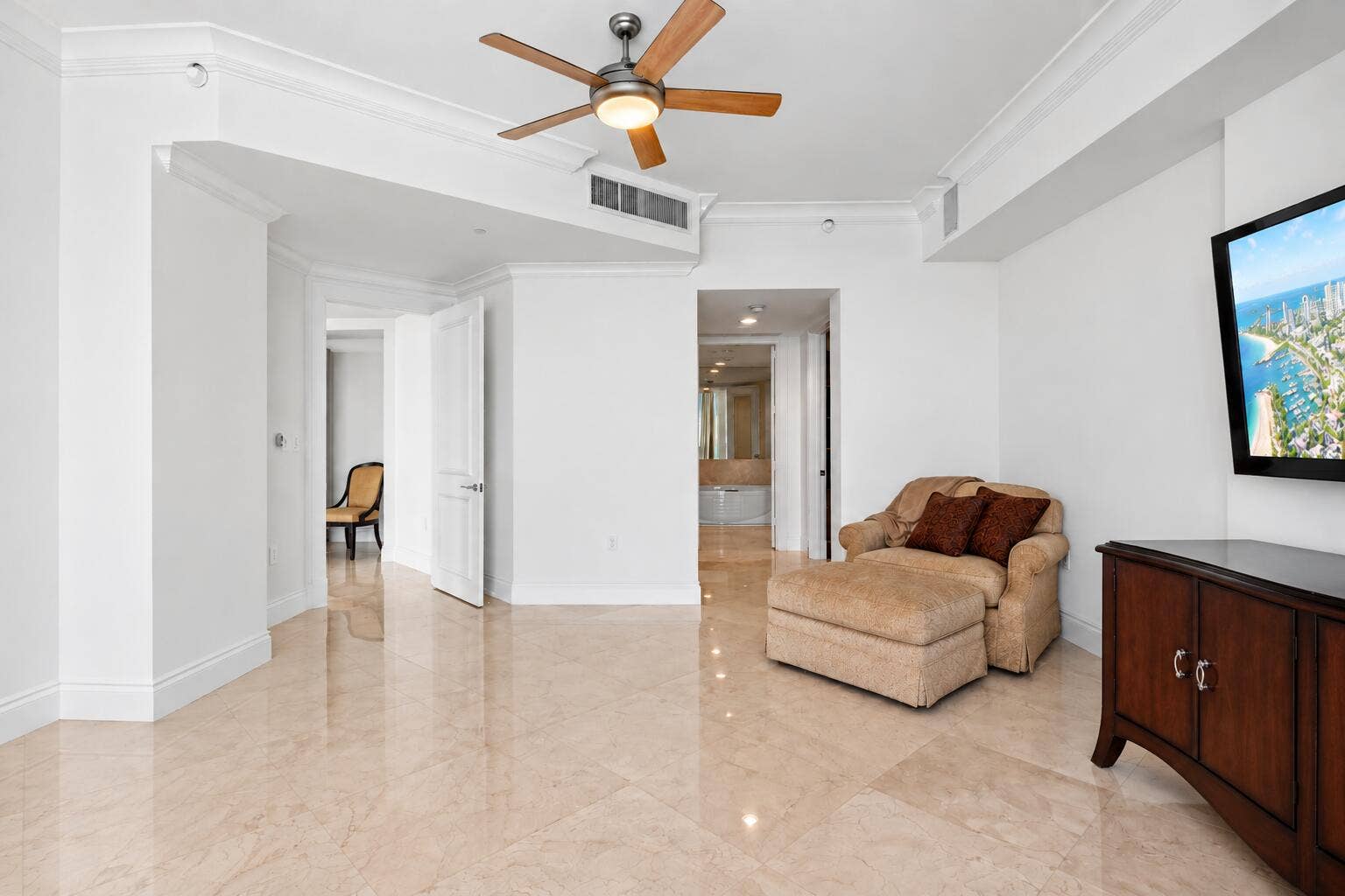 1600 S Ocean Boulevard, #301, Lauderdale-By-The-Sea, Pompano Beach, FL 33062 Primary Ensuite