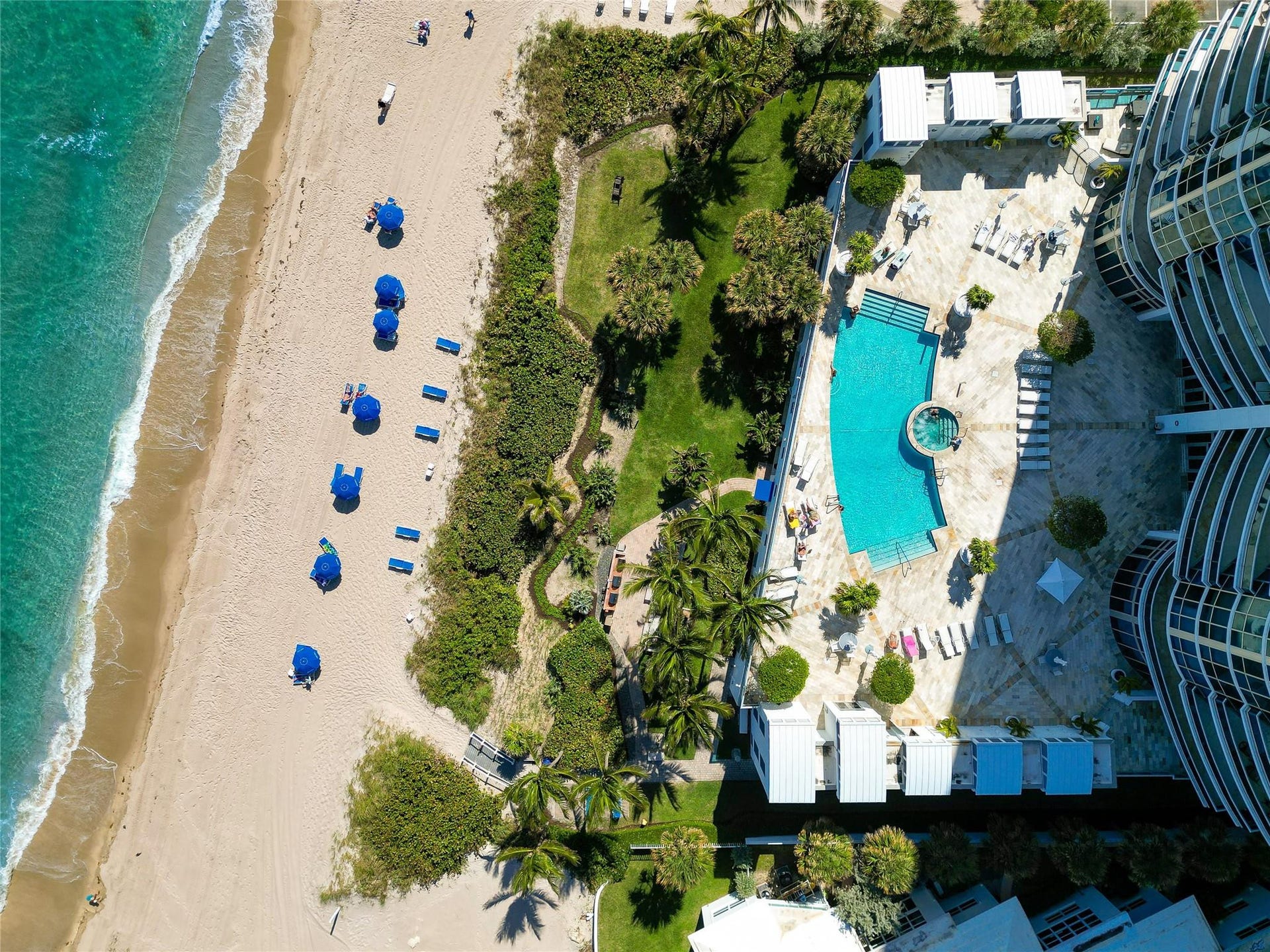 1600 S Ocean Boulevard, #301, Lauderdale-By-The-Sea, Pompano Beach, FL 33062 Direct Oceanfront with Beach and Pool Service