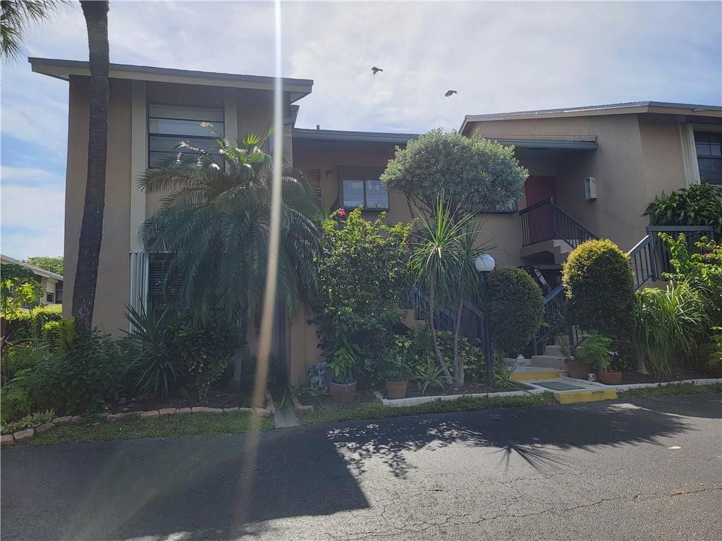 1001 SE 6TH Avenue, #127, Deerfield Beach, Deerfield Beach, FL 33441 Stucco exterior with mature landscaping and multiple entry points