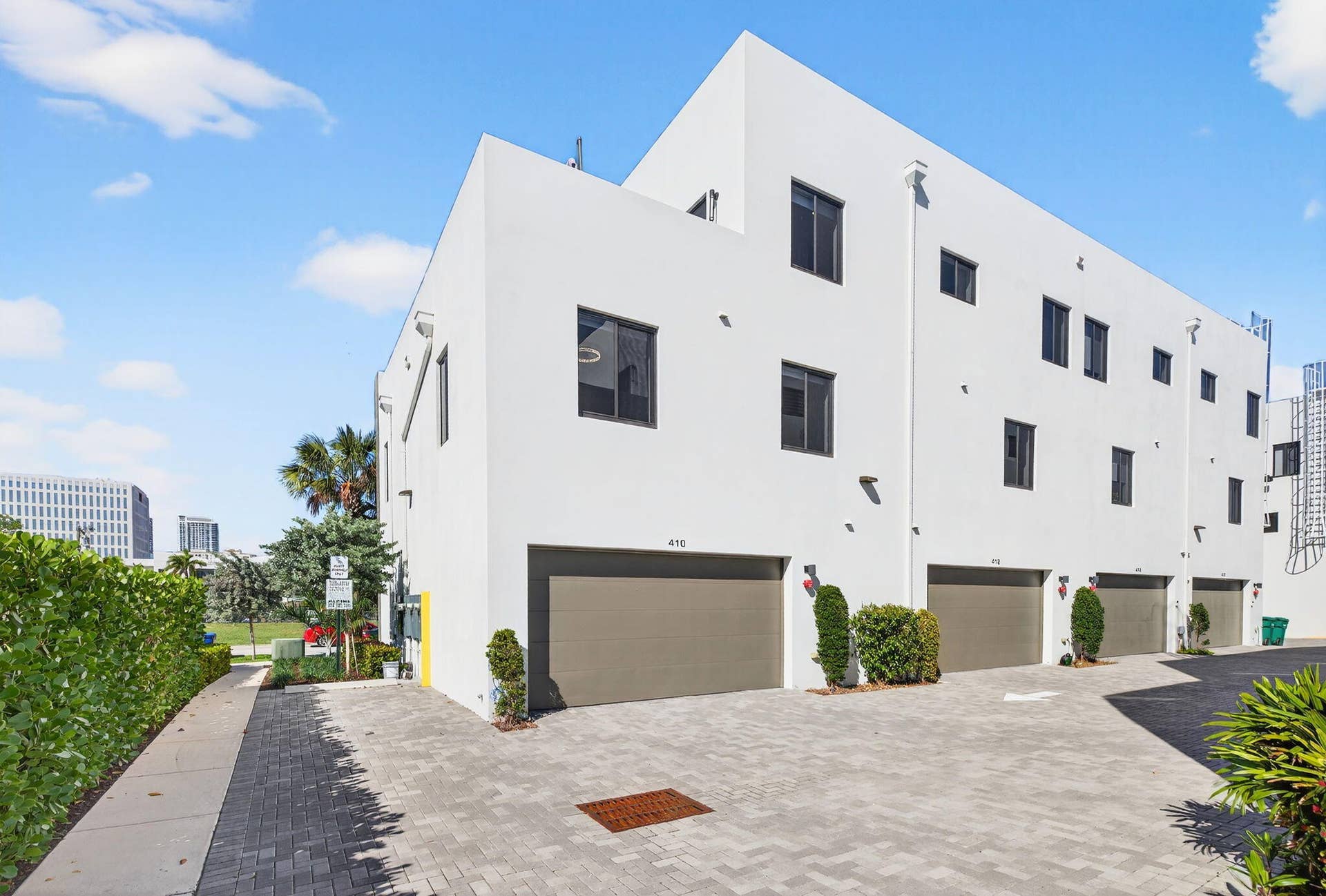 410 SE 12th Court, Fort Lauderdale, FL 33316 76-web-or-mls-699A8933