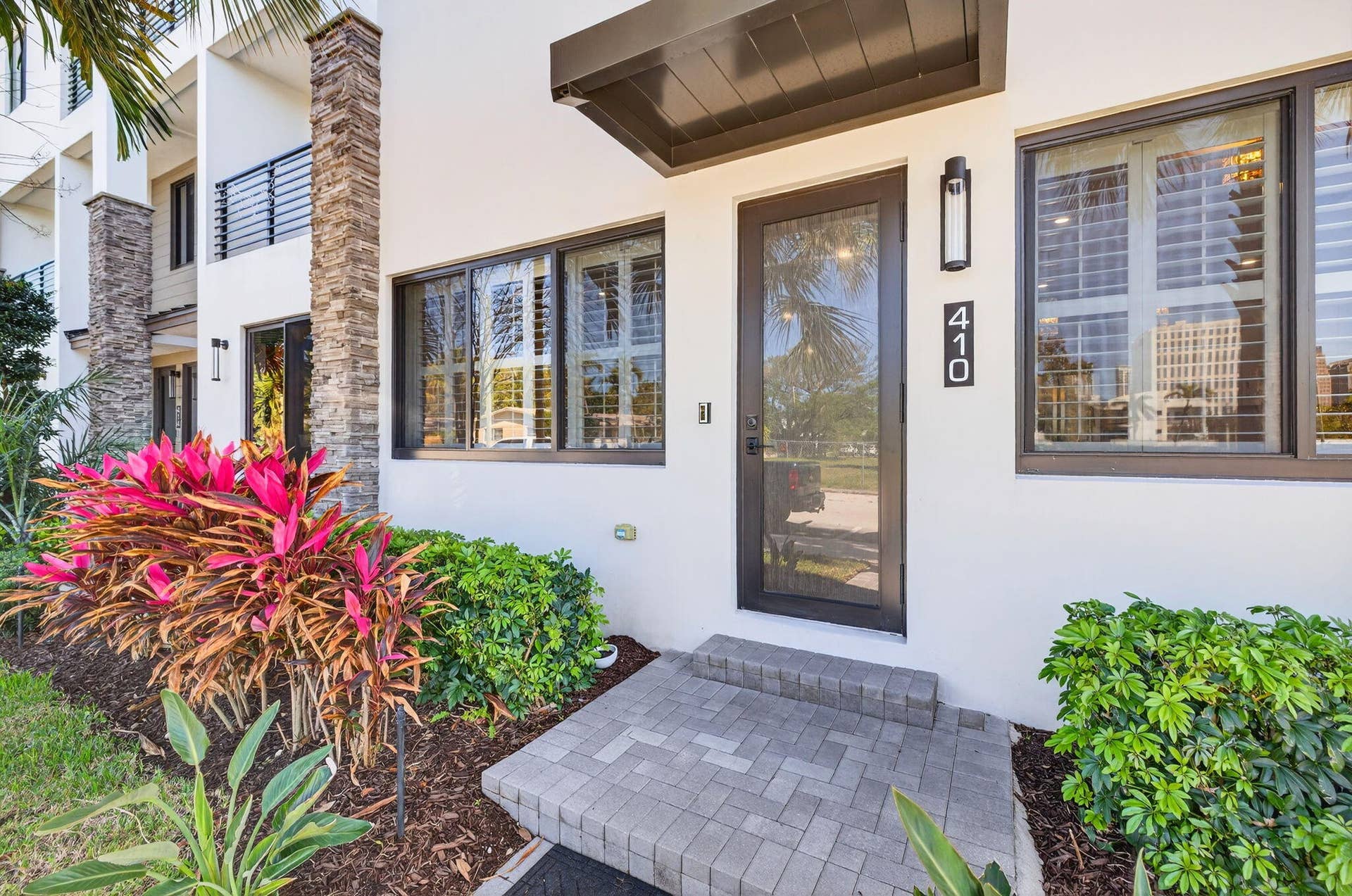 410 SE 12th Court, Fort Lauderdale, FL 33316 8-web-or-mls-699A9012