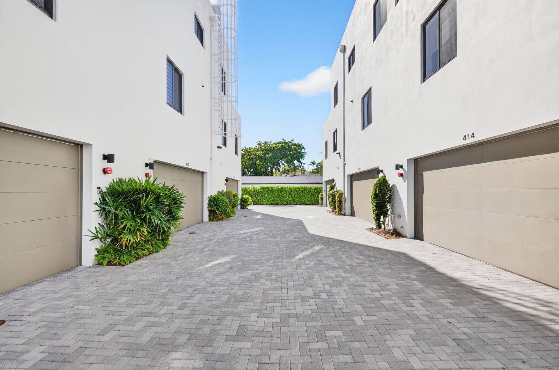 410 SE 12th Court, Fort Lauderdale, FL 33316 82-web-or-mls-699A8963