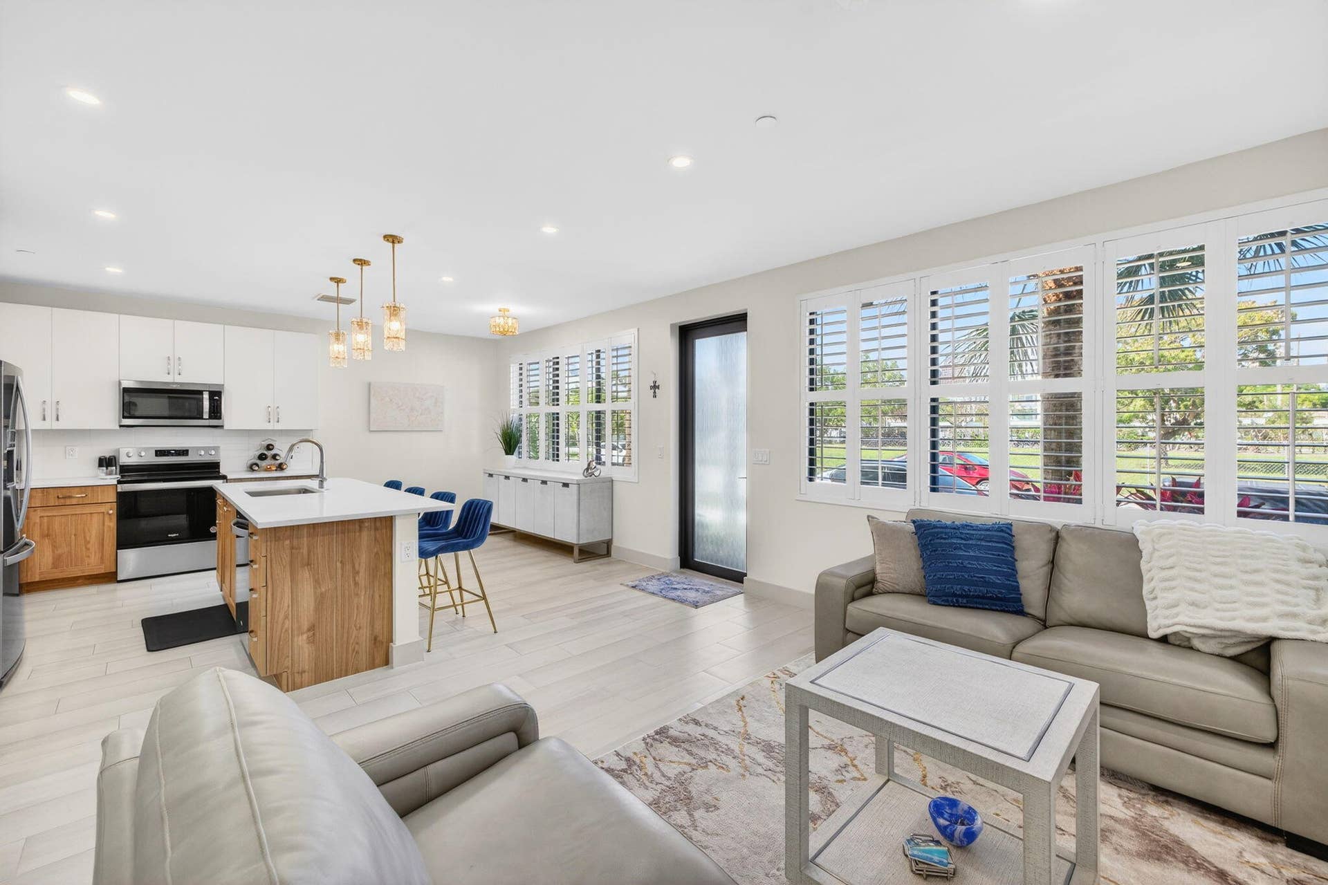 410 SE 12th Court, Fort Lauderdale, FL 33316 12-web-or-mls-699A8728