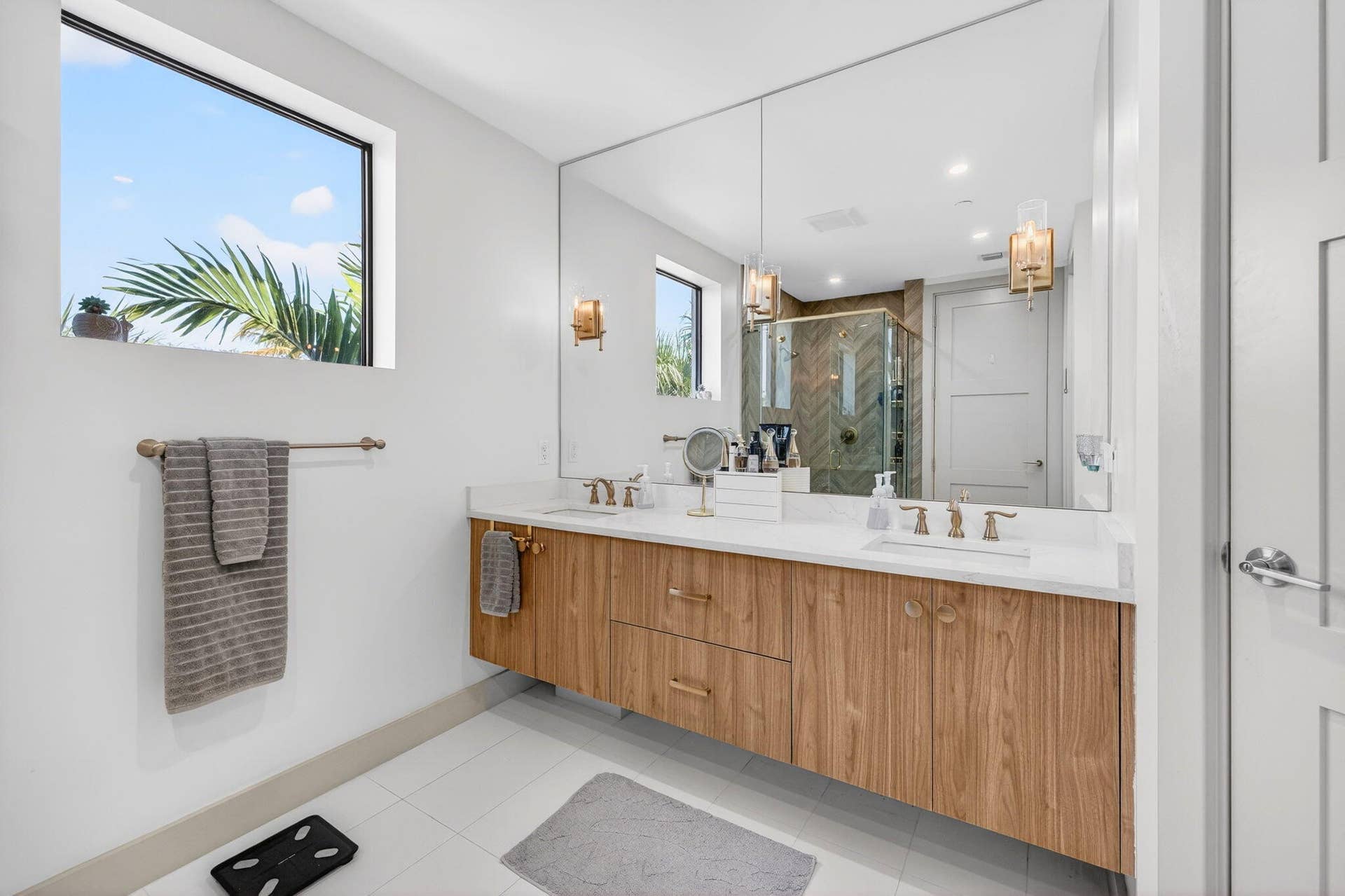 410 SE 12th Court, Fort Lauderdale, FL 33316 43-web-or-mls-699A8614