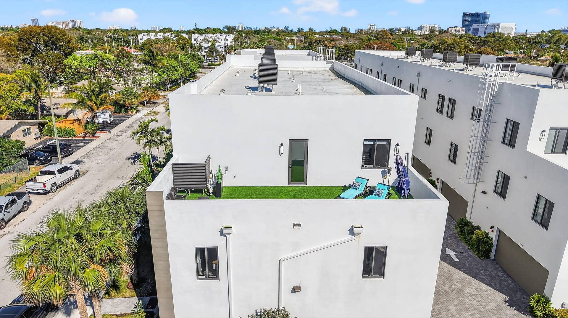410 SE 12th Court, Fort Lauderdale, FL 33316 96-web-or-mls-DJI_20260309161449_0508_D