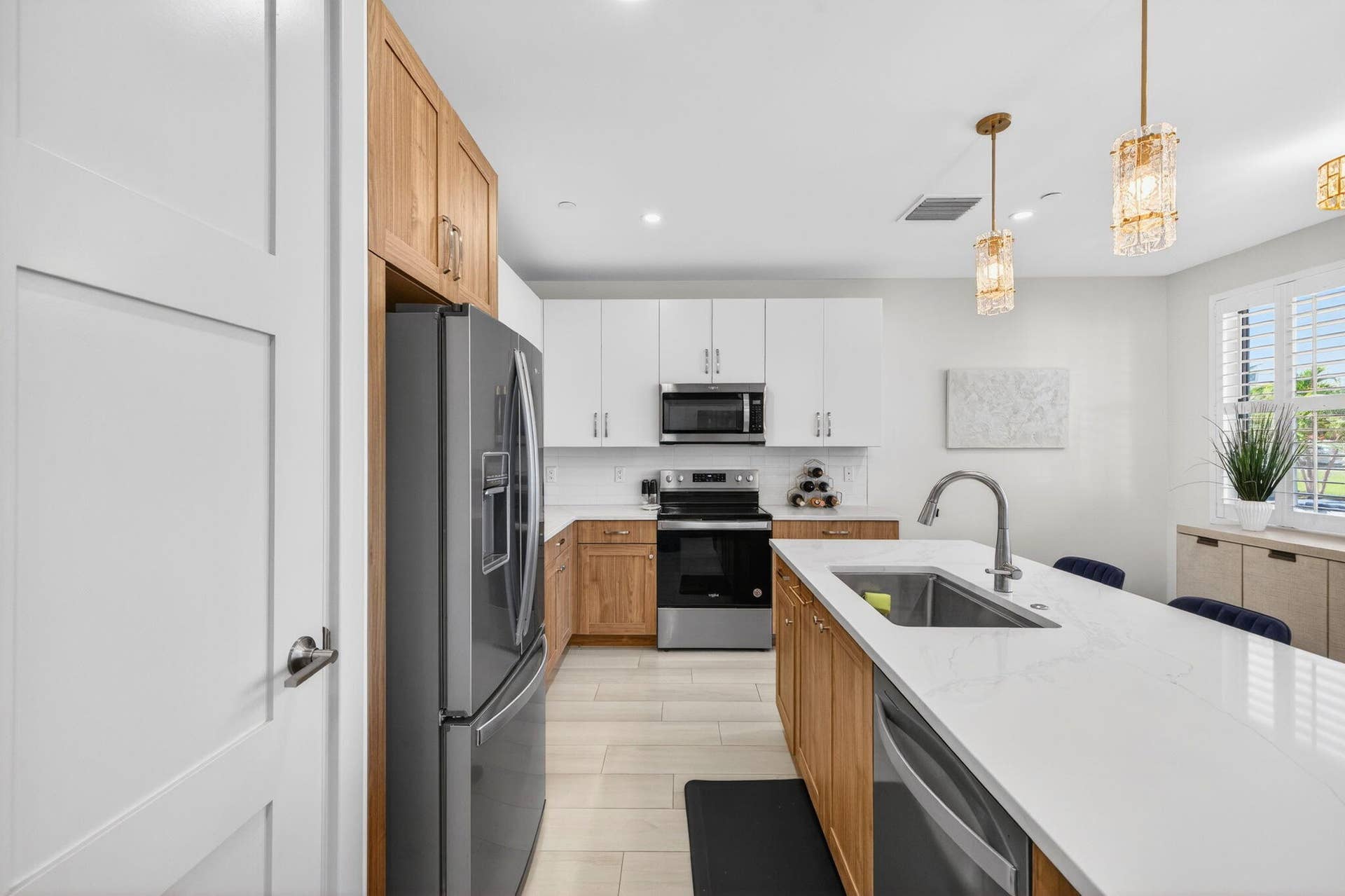 410 SE 12th Court, Fort Lauderdale, FL 33316 22-web-or-mls-699A8829