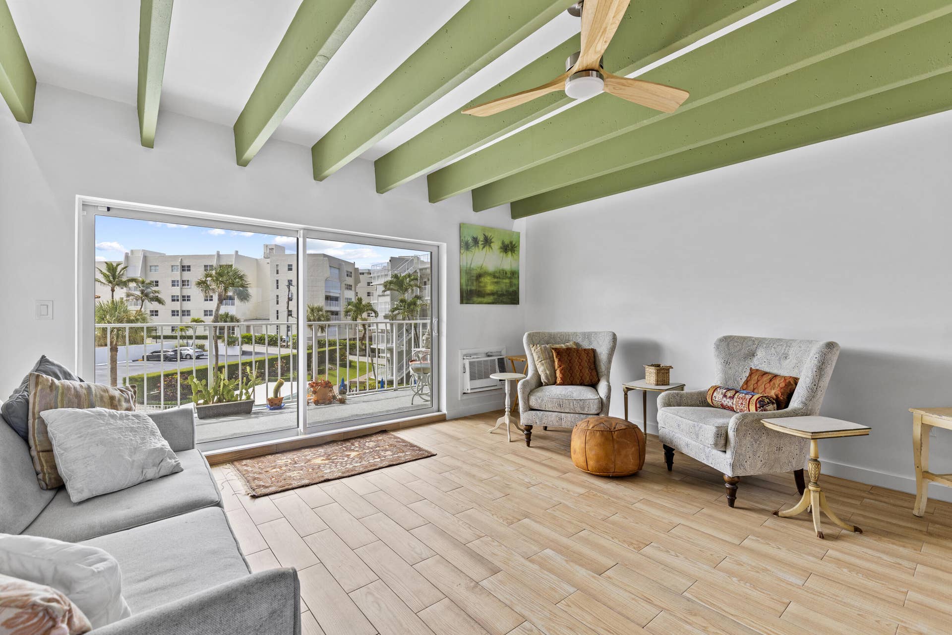 3500 S Ocean Boulevard, #315, South Palm Beach, FL 33480 Spacious Living Room