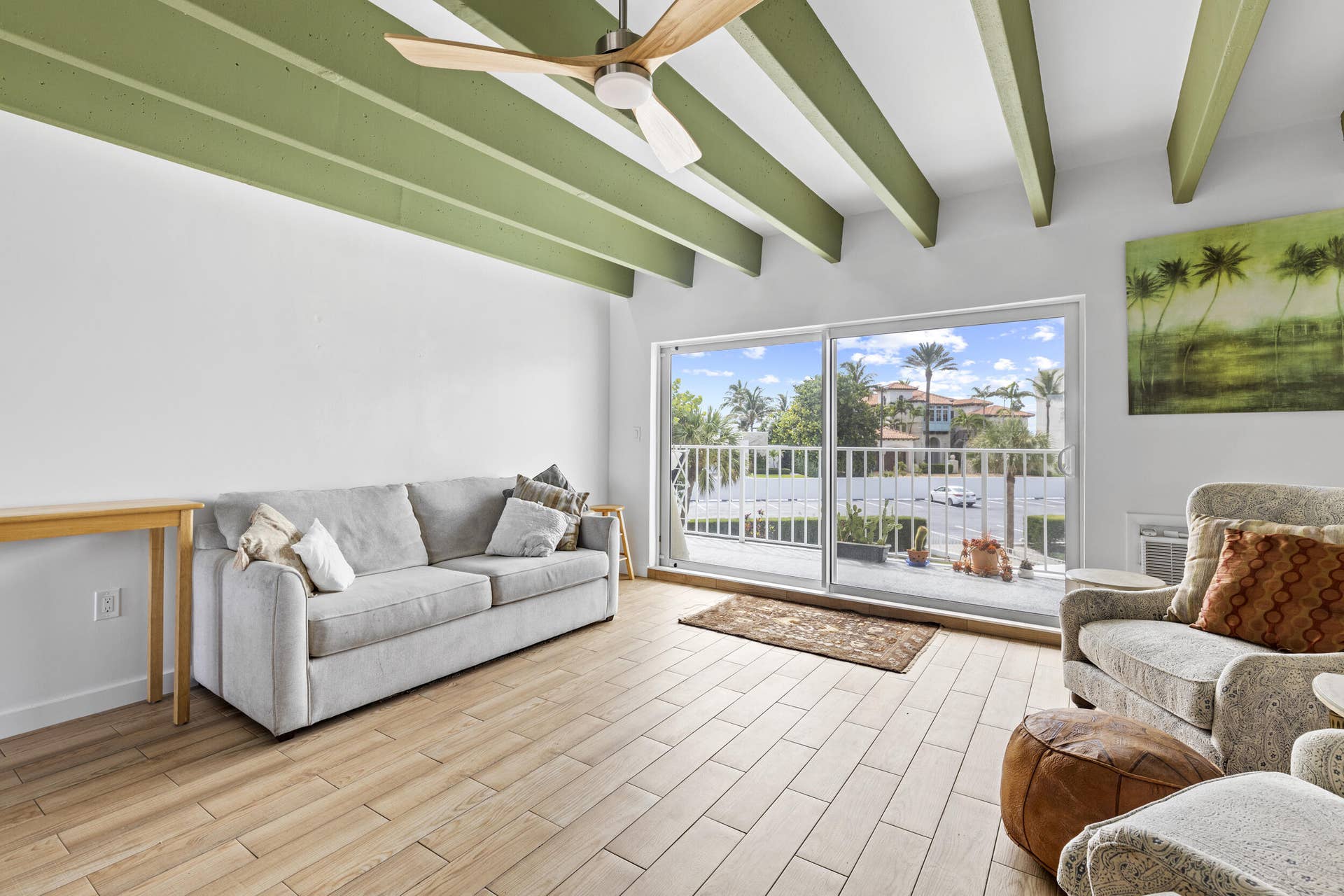 3500 S Ocean Boulevard, #315, South Palm Beach, FL 33480 Spacious Living Room