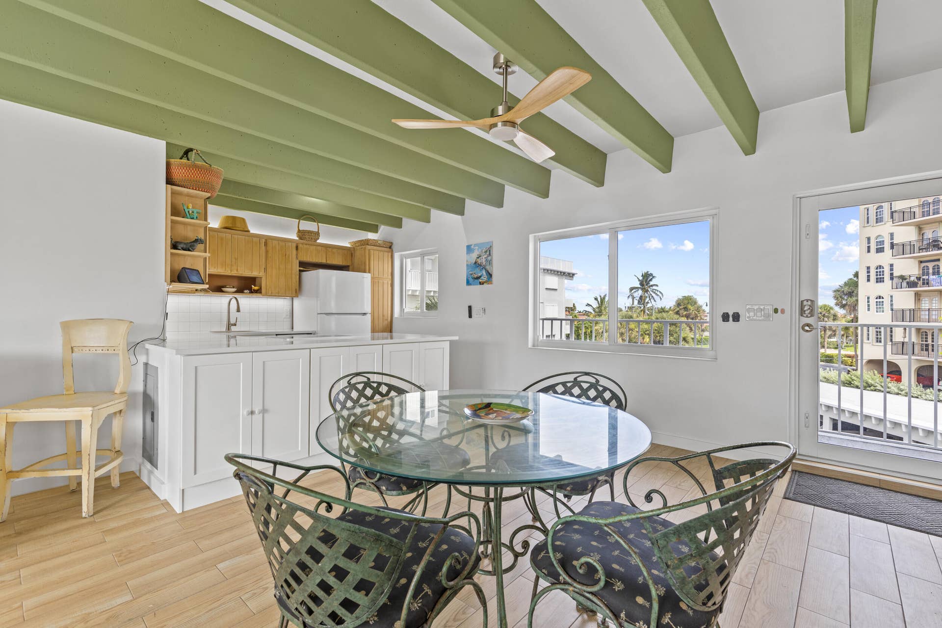 3500 S Ocean Boulevard, #315, South Palm Beach, FL 33480 Dining/Living Room