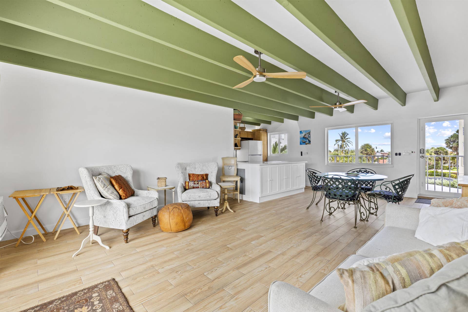 3500 S Ocean Boulevard, #315, South Palm Beach, FL 33480 Spacious Living Room