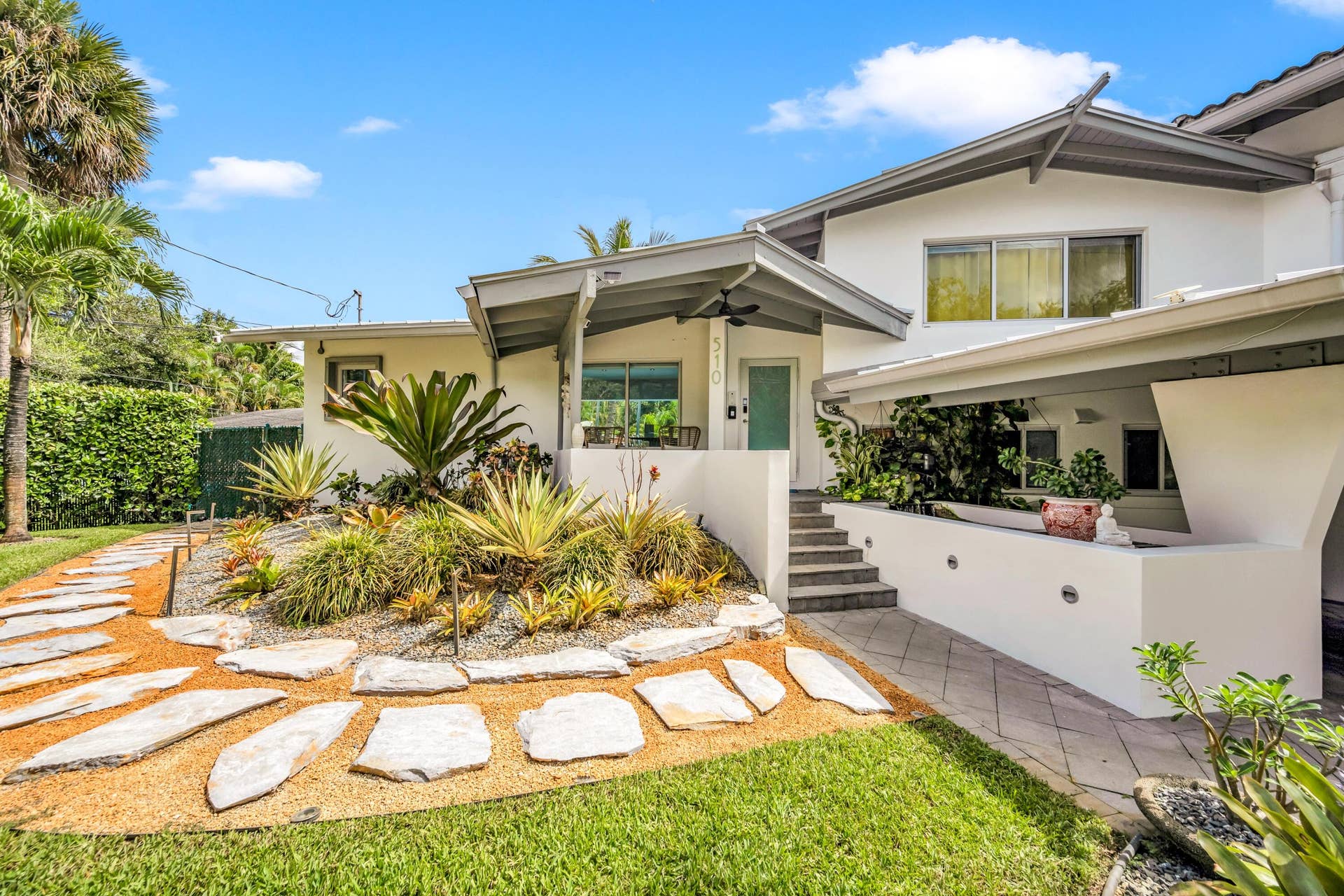 510 SW 18th Avenue, Fort Lauderdale, FL 33312 Modern exterior featuring white stucco and gray trim accents