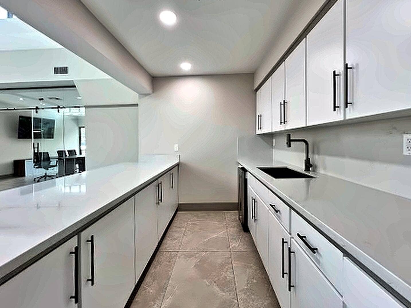 05-clubhouse-kitchen