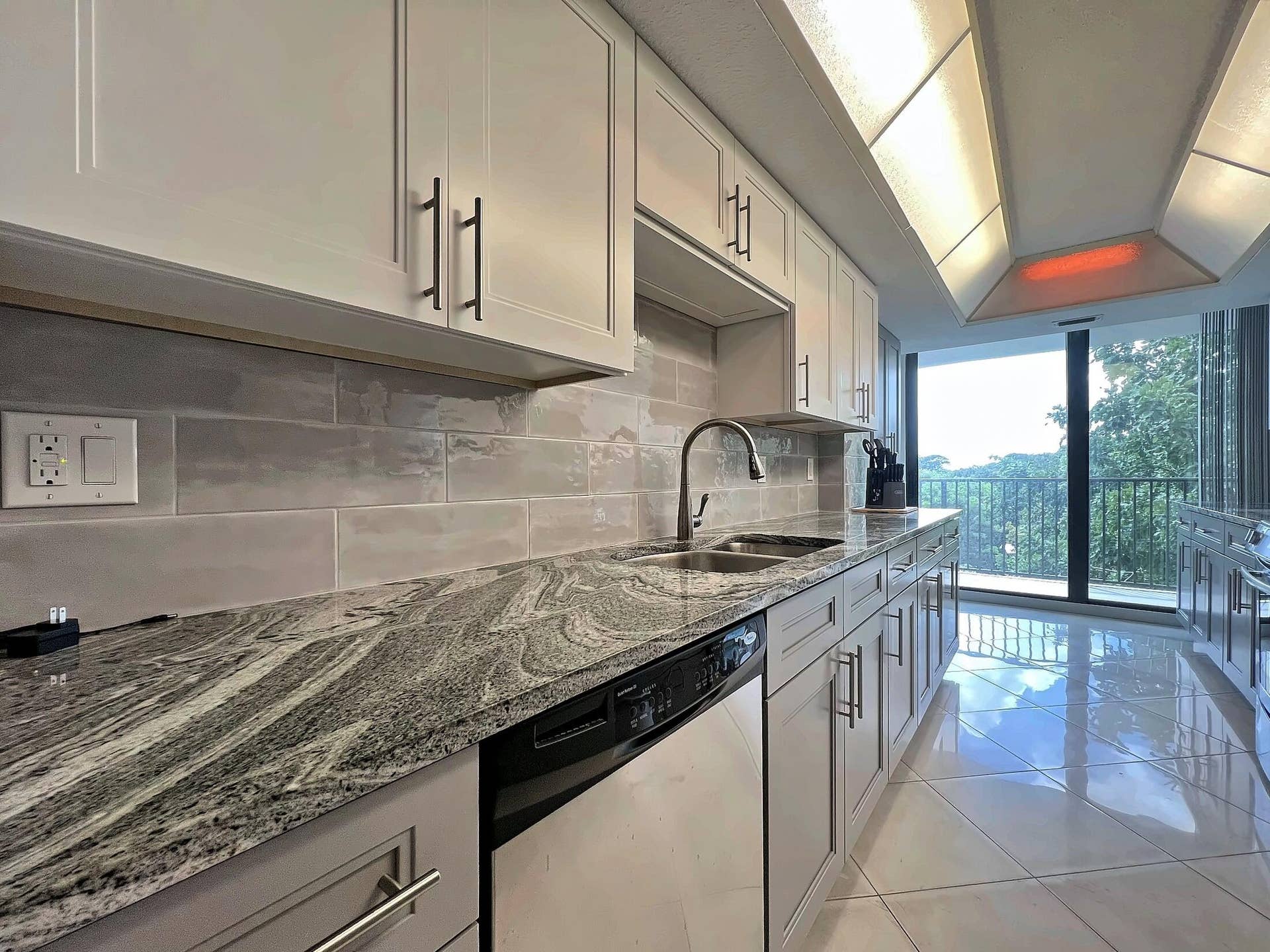41-kitchen-counter-view
