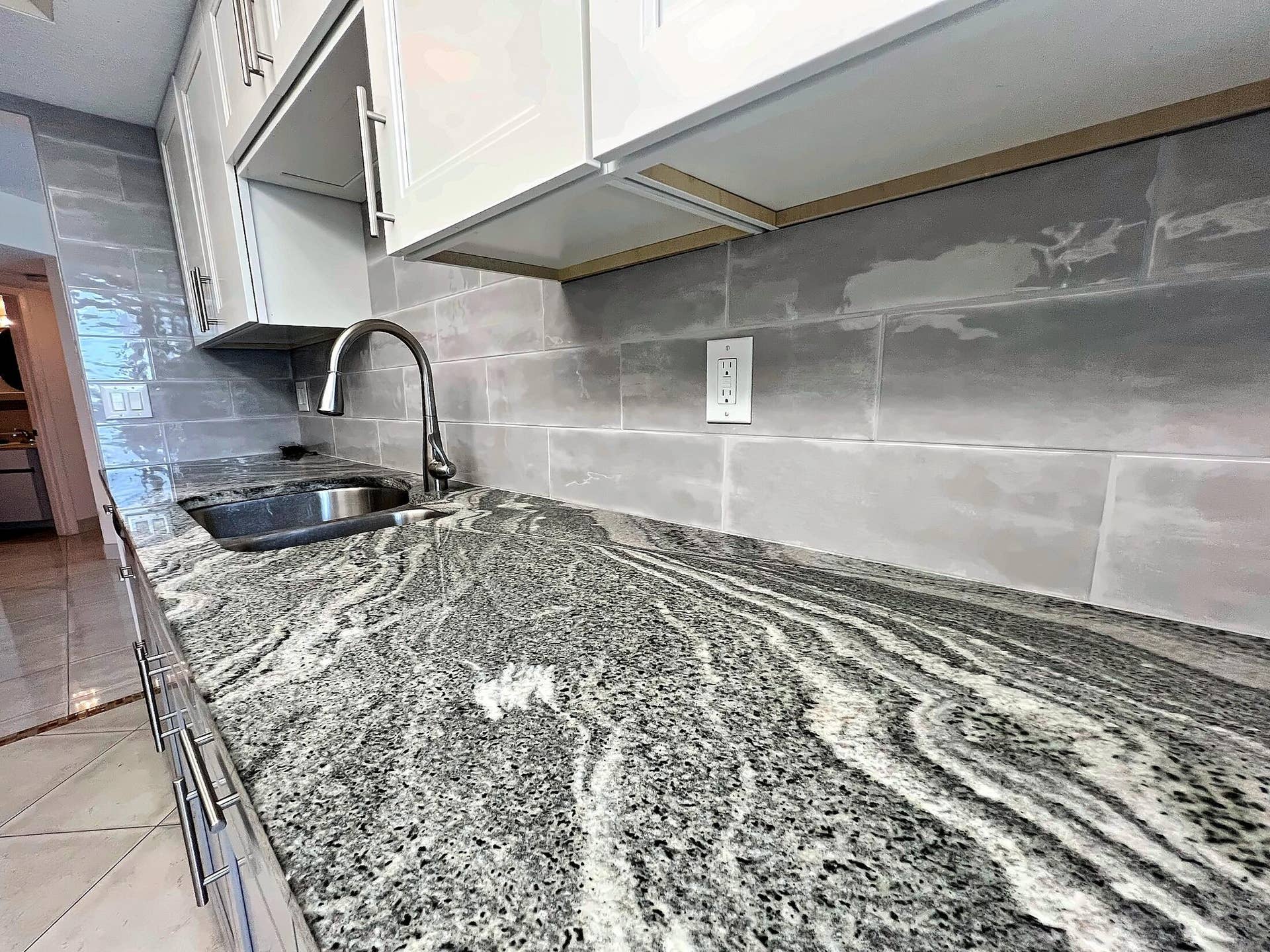 44-granite-counter-detail