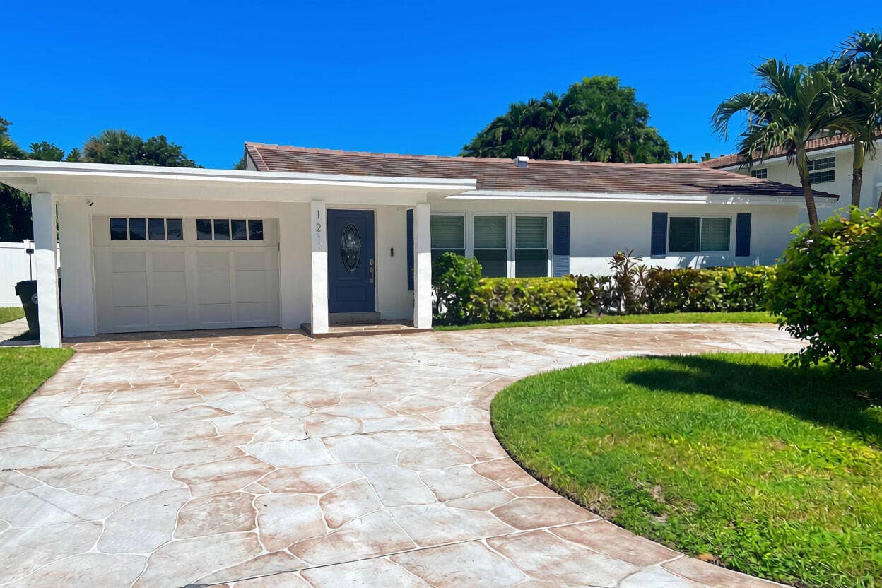 121 TACOMA Lane, Palm Beach Shores, Palm Beach Shores, FL 33404 FrontOfHouse