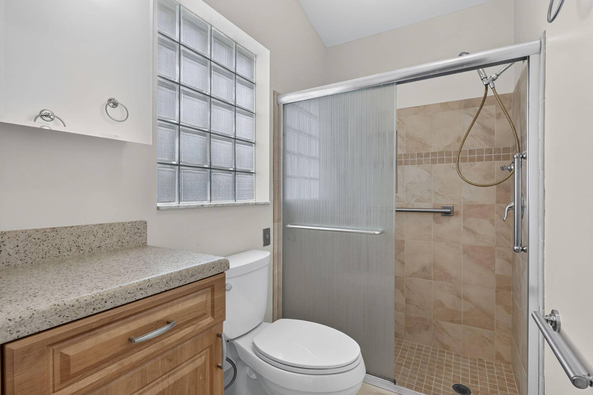 3914 Dafilee Circle, West Palm Beach, FL 33417 Primary Bathroom