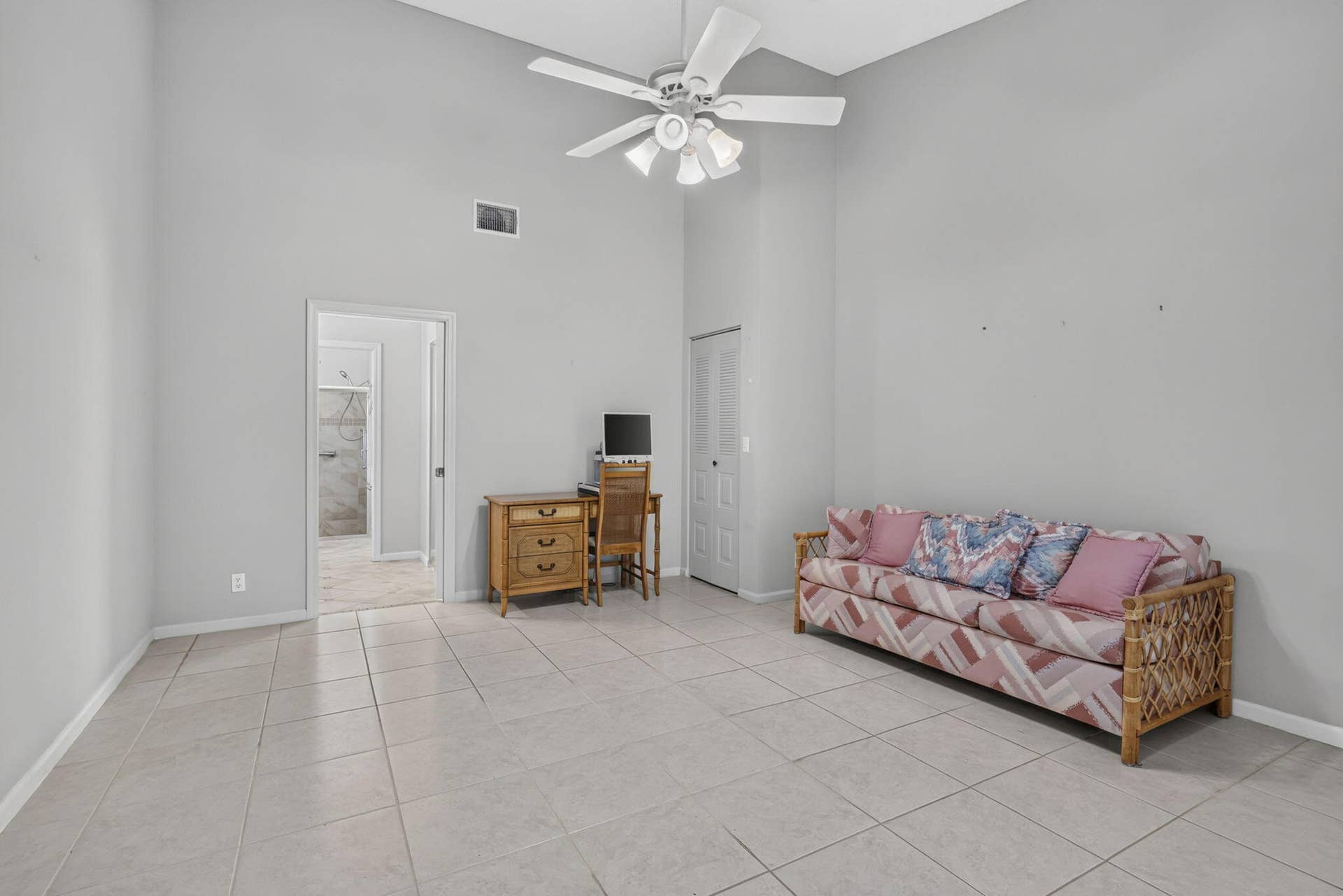 3914 Dafilee Circle, West Palm Beach, FL 33417 Spacious Primary Suite
