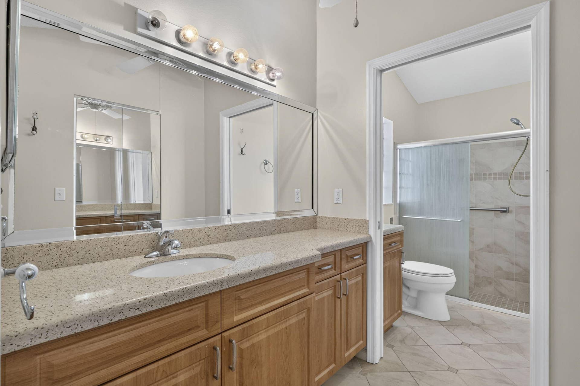 3914 Dafilee Circle, West Palm Beach, FL 33417 Primary Bathroom